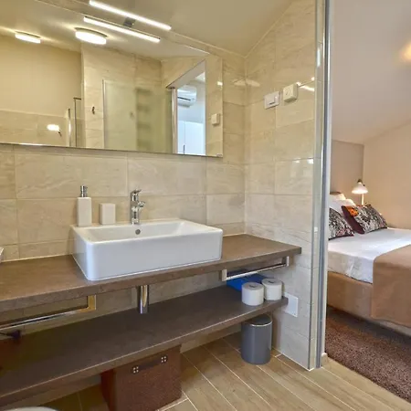 Gasthuis App & Juraga 4*